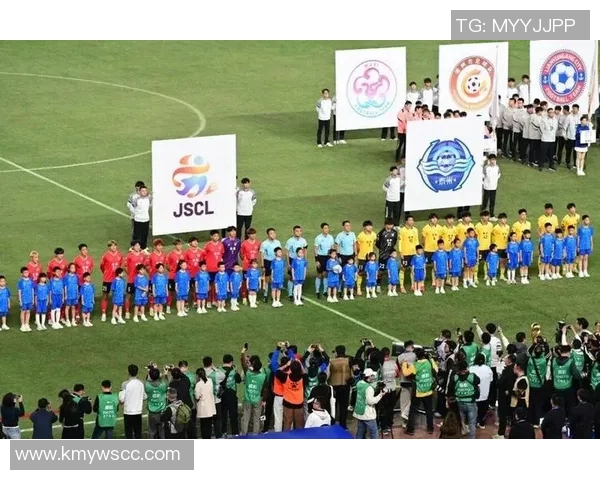 足球球星与中餐文化的完美融合：从绿茵场到舌尖上的传奇故事